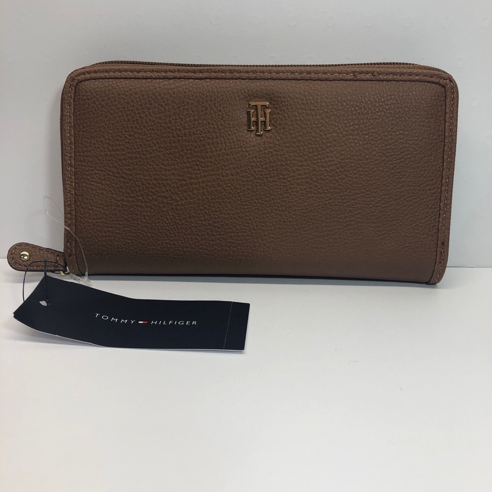 NEW Tommy Hilfiger Brown-Camel Tone  Wallet👛